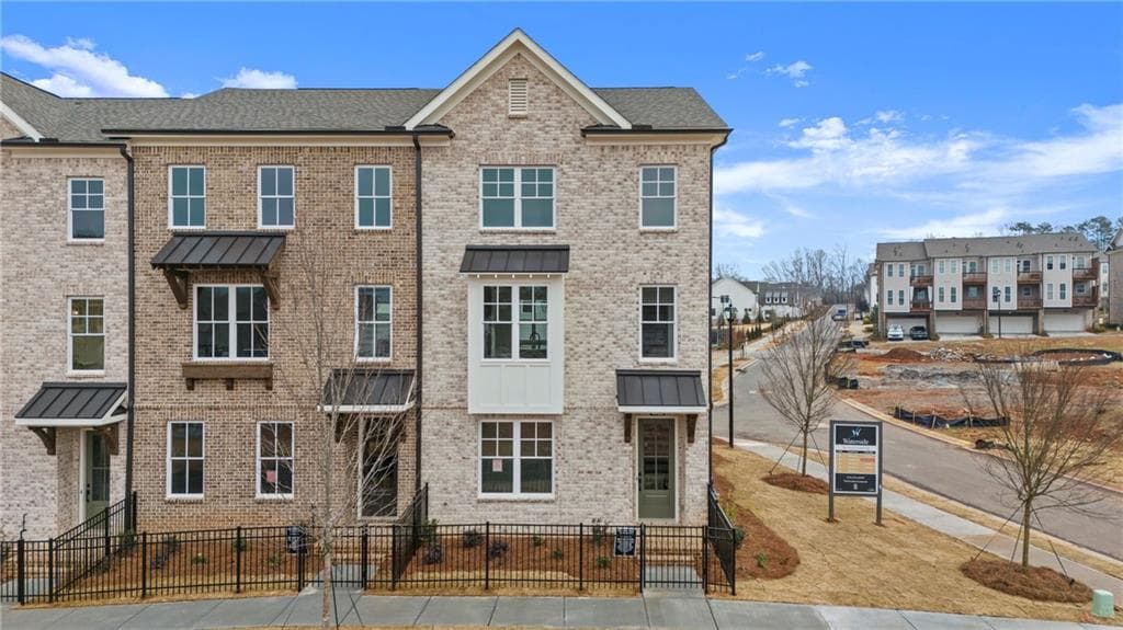 3 bedroom, 4 bathroom, 2,201 sq ft townhouse for sale at 4571 Deanston Court 389, Peachtree Corners, GA 30092 — photo 6