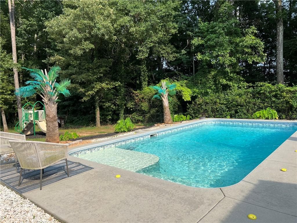 1 bedroom, 1 bathroom, 1,695 sq ft single family residence for rent at 130 Shaw Drive, Fairburn, GA 30213 for $800 a month — photo 4