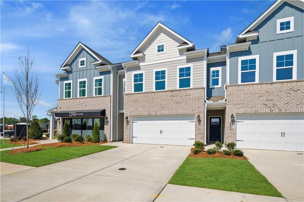 3 bedroom, 3 bathroom, 1,849 sq ft townhouse for sale at 3649 Donovan Circle, Loganville, GA 30052 — photo 2