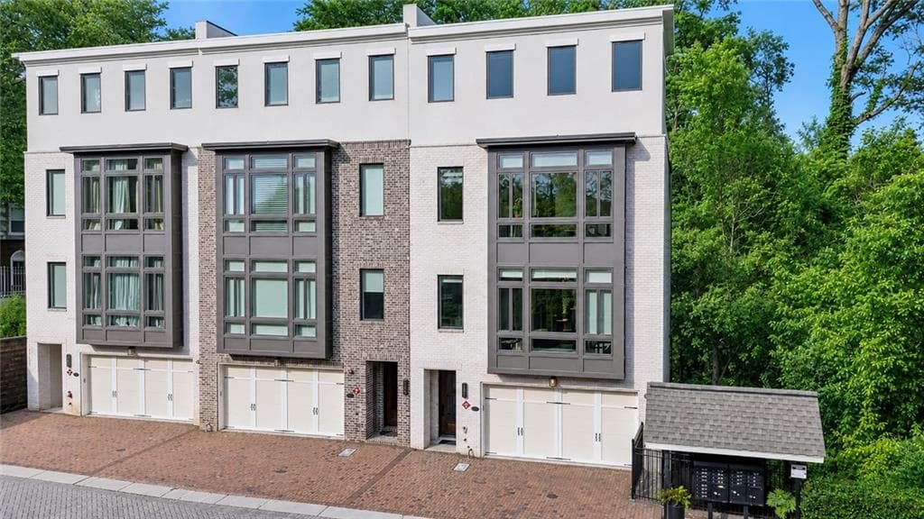 4 bedroom, 5 bathroom, 2,860 sq ft townhouse for sale at 773 Lenox Lane, Atlanta, GA 30324