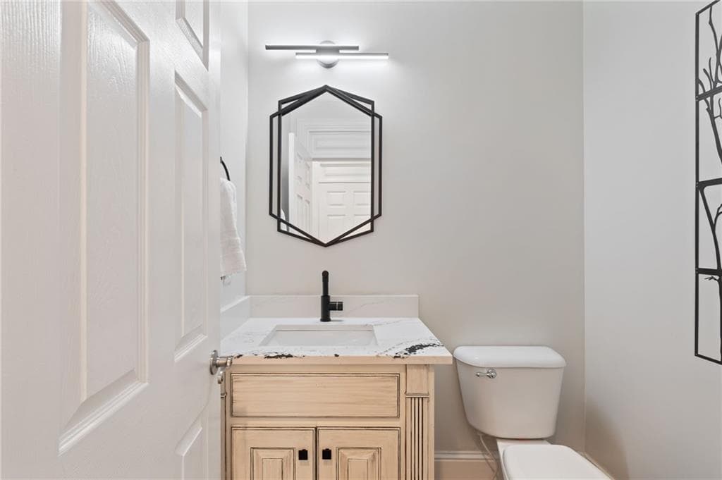 6 bedroom, 6 bathroom, 6,896 sq ft single family residence for sale at 8240 Royal Troon Drive, Duluth, GA 30097 — photo 10