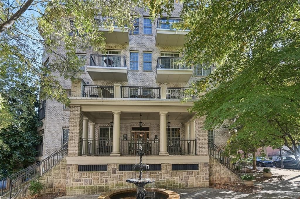 1 bedroom, 1 bathroom, 783 sq ft condominium for sale at 1055 Piedmont Avenue 309, Atlanta, GA 30309 — photo 2