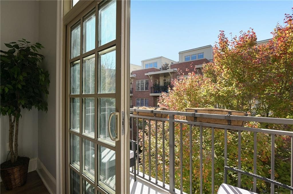 1 bedroom, 1 bathroom, 783 sq ft condominium for sale at 1055 Piedmont Avenue 309, Atlanta, GA 30309 — photo 3