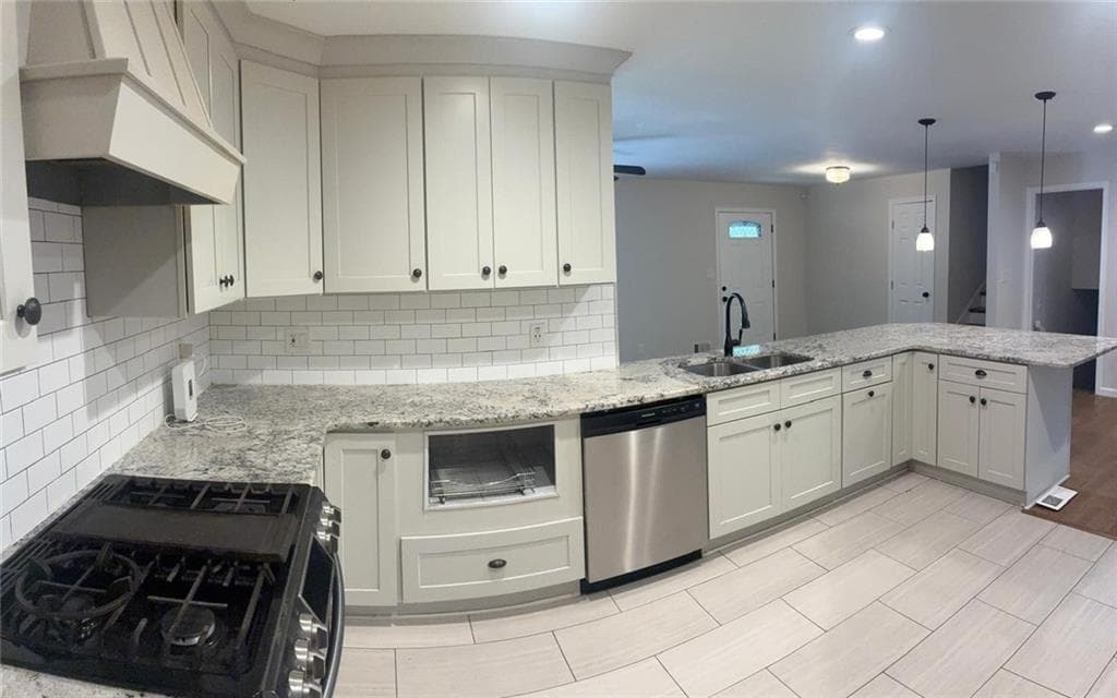 5 bedroom, 3 bathroom, 1,902 sq ft single family residence for rent at 1744 Oak Ridge Way, Lawrenceville, GA 30044 for $2,195 a month — photo 3