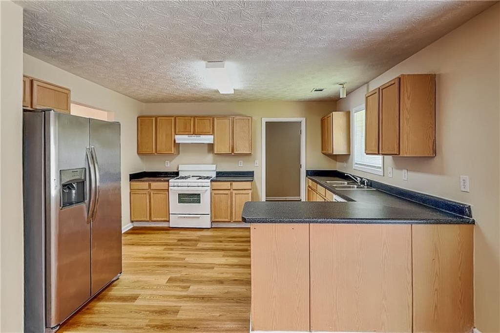 4 bedroom, 3 bathroom, 2,318 sq ft single family residence for rent at 1867 Harmony Trace, Lithonia, GA 30058 for $2,050 a month — photo 4