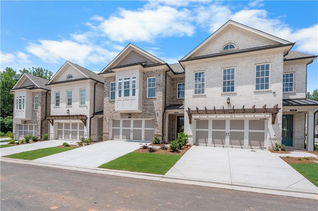 3 bedroom, 3 bathroom, 2,233 sq ft townhouse under contract at 4703 Coleridge Court 426, Peachtree Corners, GA 30092 — photo 3