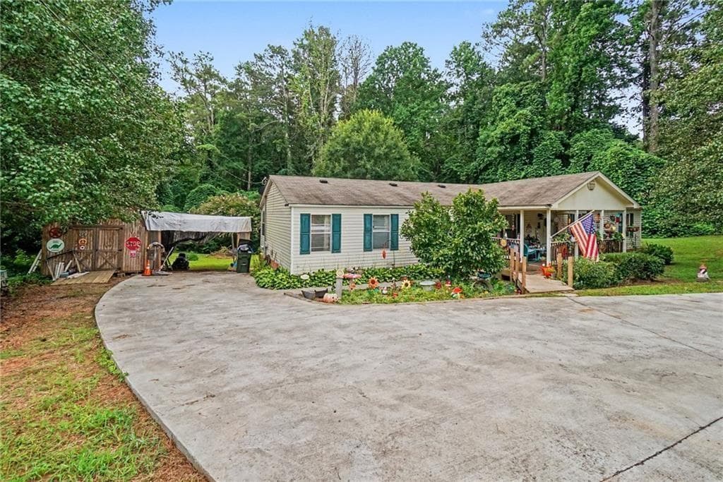 4 bedroom, 2 bathroom, 1,960 sq ft single family residence for sale at 650 Bart Manous Road, Canton, GA 30115 — photo 1 of 24