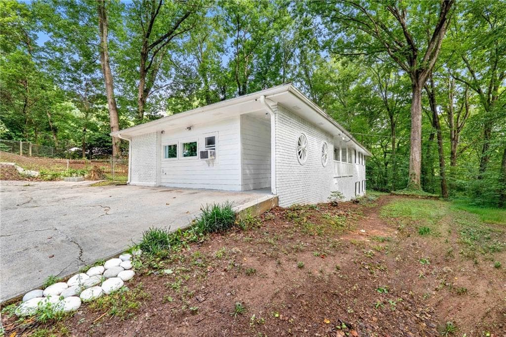 4 bedroom, 4 bathroom, 2,258 sq ft single family residence for sale at 2911 Haralson Road, Decatur, GA 30033 — photo 3