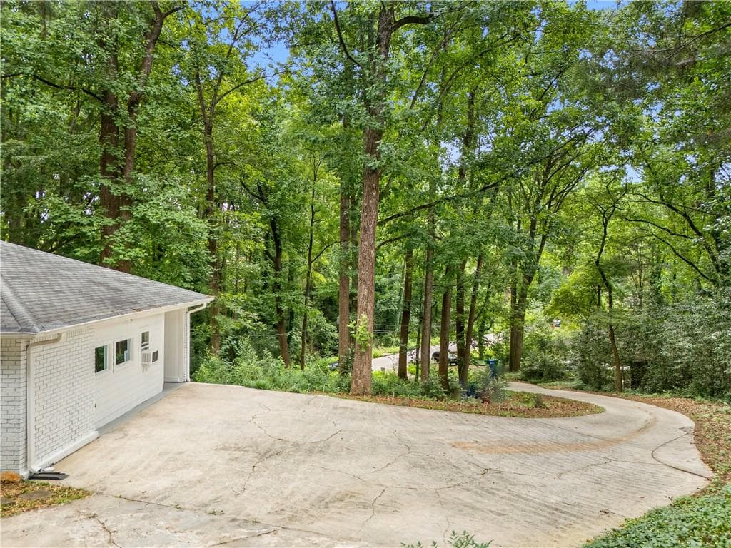 4 bedroom, 4 bathroom, 2,258 sq ft single family residence for sale at 2911 Haralson Road, Decatur, GA 30033 — photo 4