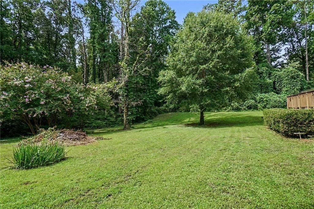 4 bedroom, 2 bathroom, 1,960 sq ft single family residence for sale at 650 Bart Manous Road, Canton, GA 30115 — photo 2