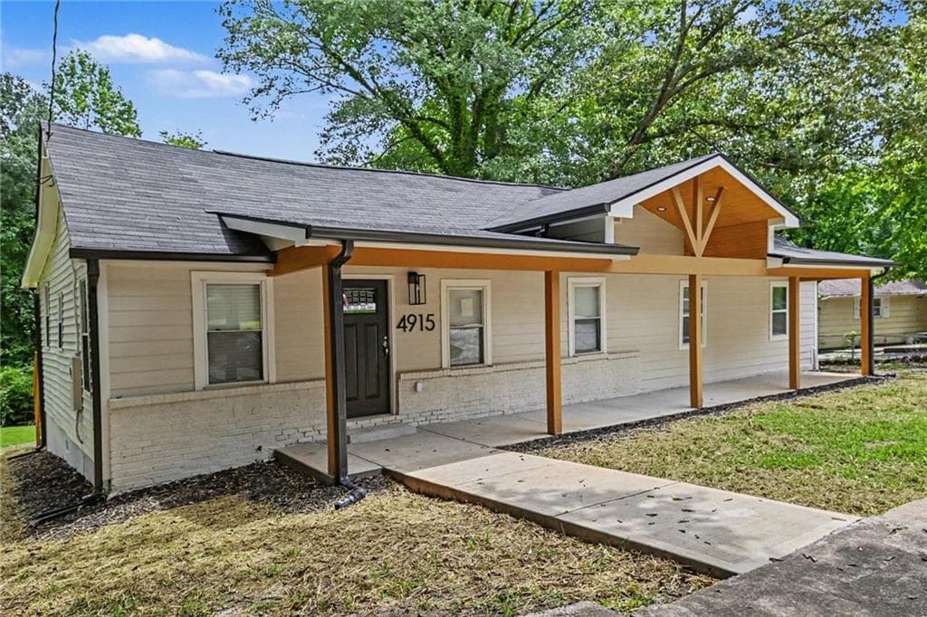 3 bedroom, 2 bathroom, 1,585 sq ft single family residence for sale at 4915 Campbellton Road, Atlanta, GA 30331 — photo 4