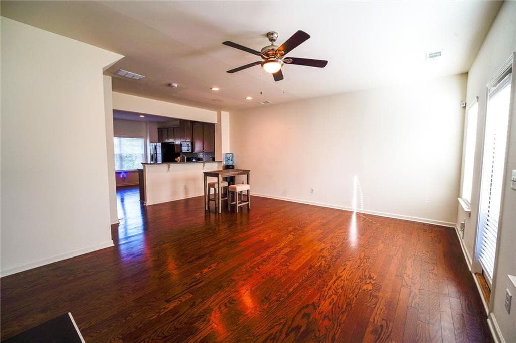4 bedroom, 4 bathroom, 1,350 sq ft townhouse for sale at 969 Society Circle, Atlanta, GA 30331 — photo 6