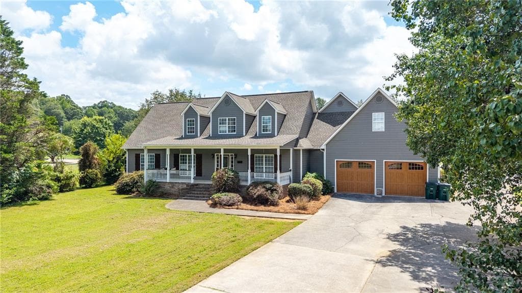 5 bedroom, 4 bathroom, 3,214 sq ft single family residence under contract at 425 McDaniel Station Road, Calhoun, GA 30701 — photo 2