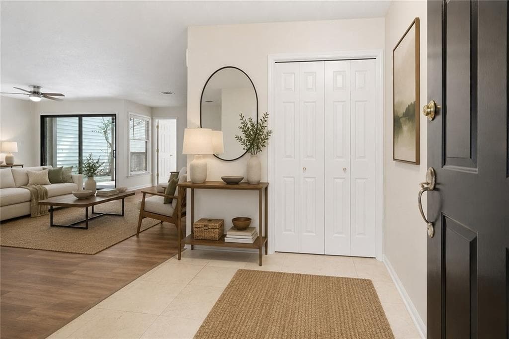3 bedroom, 2 bathroom, 1,650 sq ft condominium for sale at 507 Garden Court, Atlanta, GA 30328 — photo 2