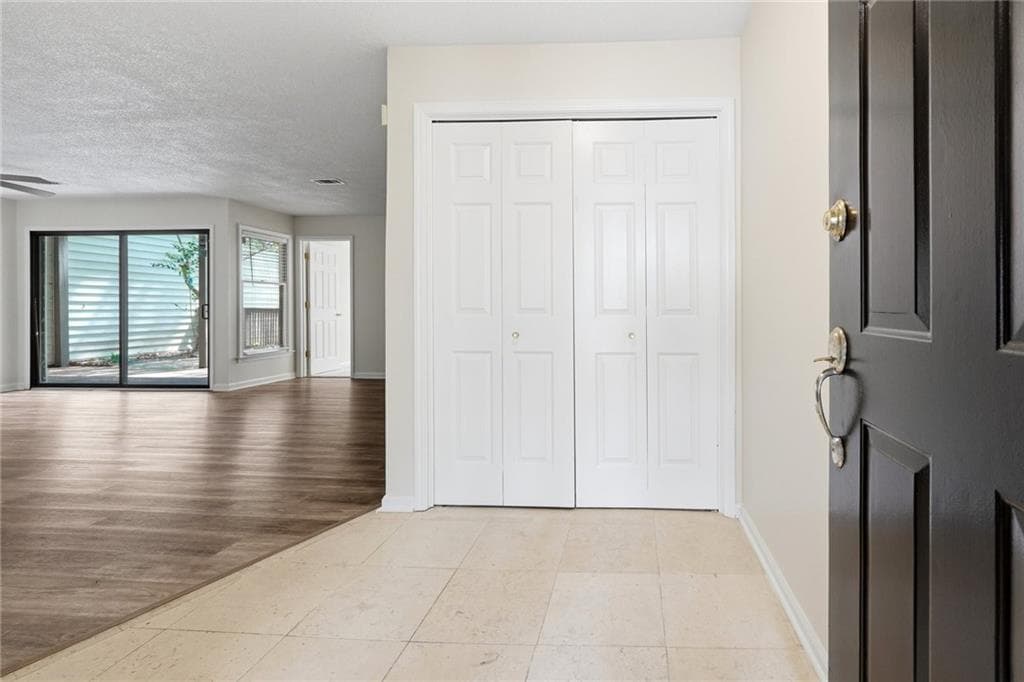 3 bedroom, 2 bathroom, 1,650 sq ft condominium for sale at 507 Garden Court, Atlanta, GA 30328 — photo 3