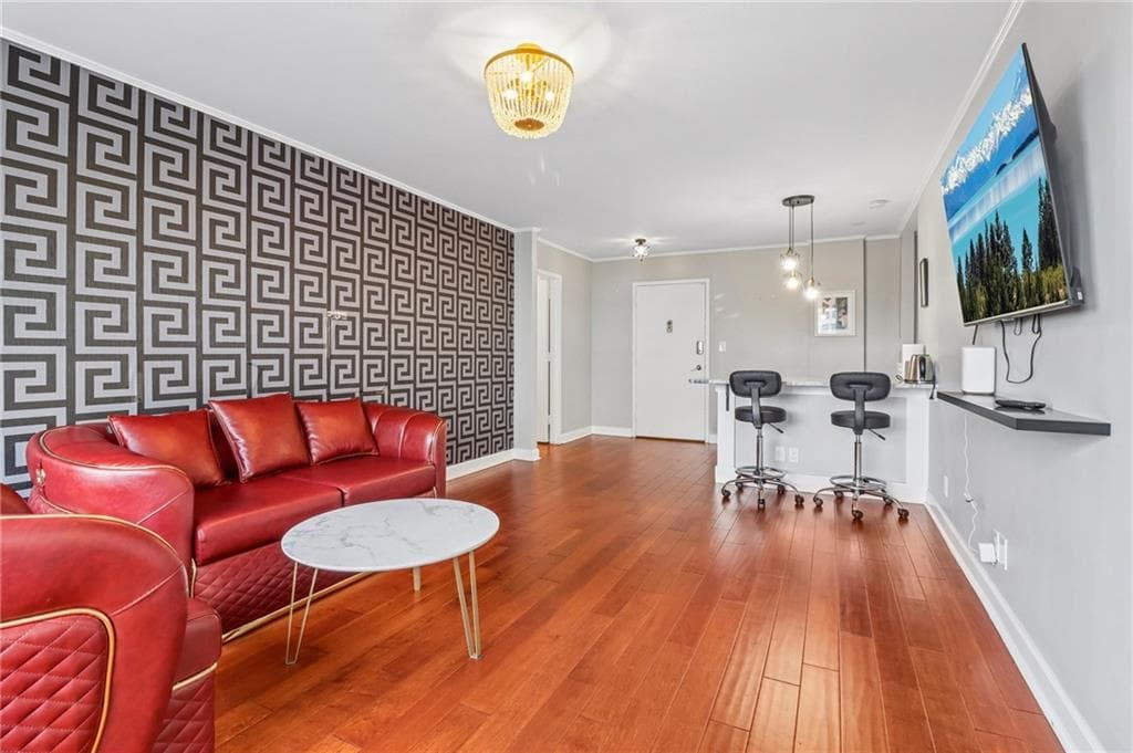 2 bedroom, 1 bathroom, 850 sq ft condominium for sale at 215 Piedmont Avenue 602, Atlanta, GA 30308 — photo 3