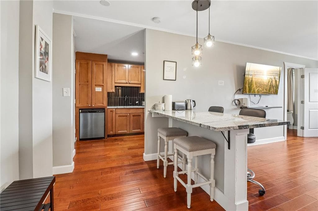 2 bedroom, 1 bathroom, 850 sq ft condominium for sale at 215 Piedmont Avenue 602, Atlanta, GA 30308 — photo 4