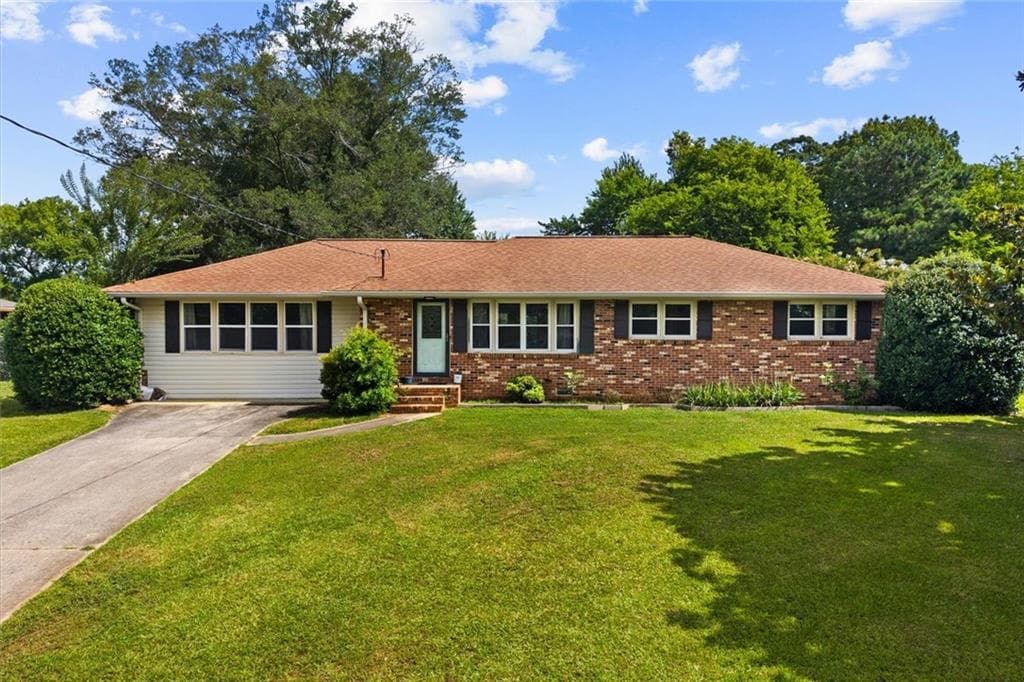 4 bedroom, 3 bathroom, 1,605 sq ft single family residence for sale at 8 Cameo Drive, Rome, GA 30165