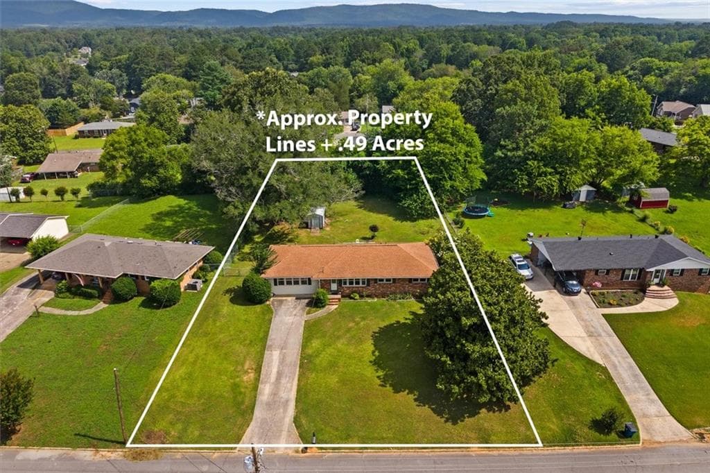4 bedroom, 3 bathroom, 1,605 sq ft single family residence for sale at 8 Cameo Drive, Rome, GA 30165 — photo 2