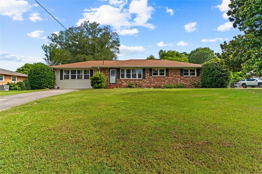4 bedroom, 3 bathroom, 1,605 sq ft single family residence for sale at 8 Cameo Drive, Rome, GA 30165 — photo 3