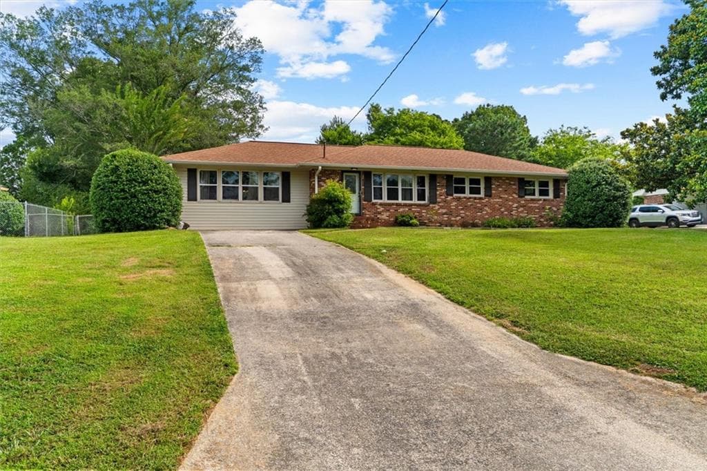 4 bedroom, 3 bathroom, 1,605 sq ft single family residence for sale at 8 Cameo Drive, Rome, GA 30165 — photo 4