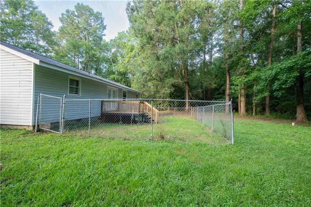 3 bedroom, 2 bathroom, 1,572 sq ft single family residence under contract at 1085 New Rosedale Road, Armuchee, GA 30105 — photo 4