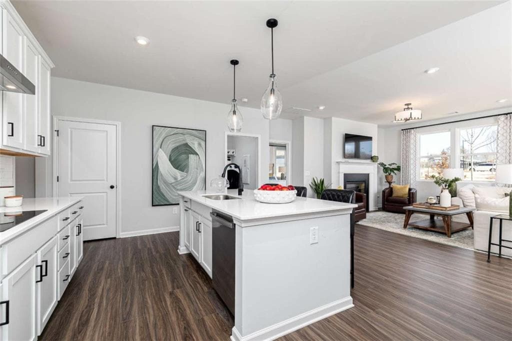 4 bedroom, 3 bathroom, 2,653 sq ft single family residence for sale at 401 Satilla Court, Locust Grove, GA 30248 — photo 3