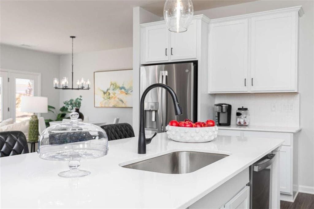 4 bedroom, 3 bathroom, 2,653 sq ft single family residence for sale at 401 Satilla Court, Locust Grove, GA 30248 — photo 9
