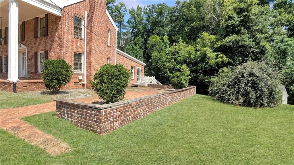 3 bedroom, 2 bathroom, 2,304 sq ft single family residence for sale at 7855 Rivertown Road, Fairburn, GA 30213 — photo 3