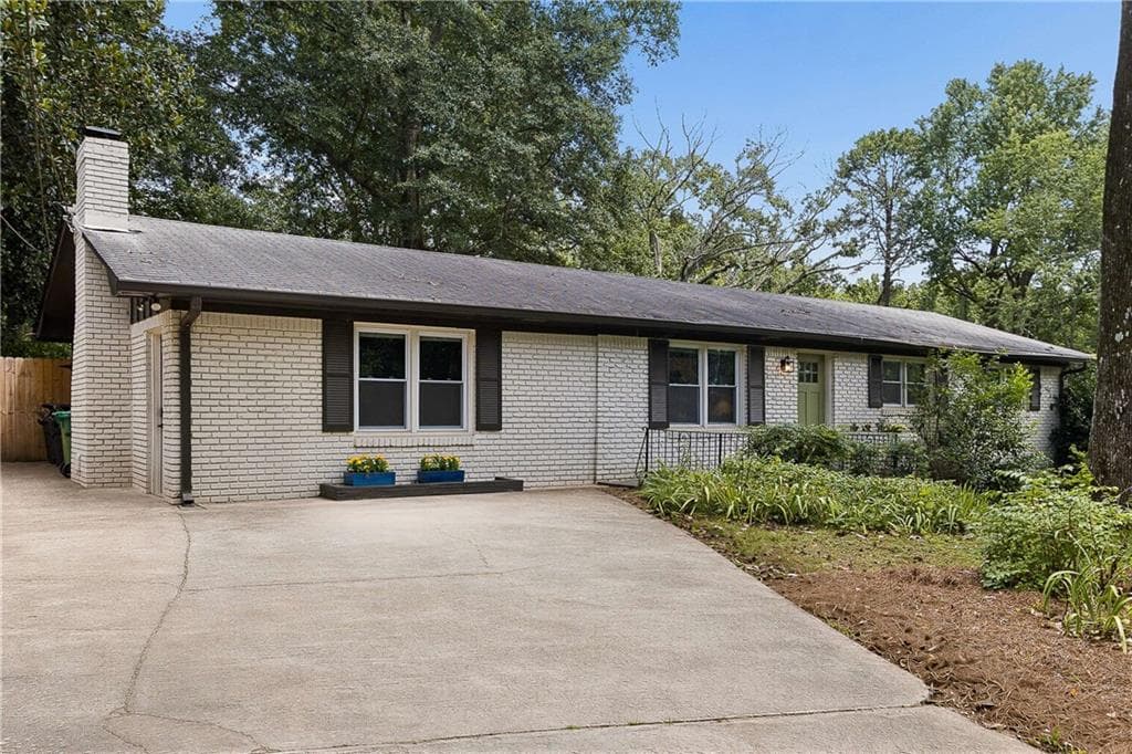 3 bedroom, 2 bathroom, 1,721 sq ft single family residence for sale at 412 Derbyshire Drive, Stone Mountain, GA 30088 — photo 2