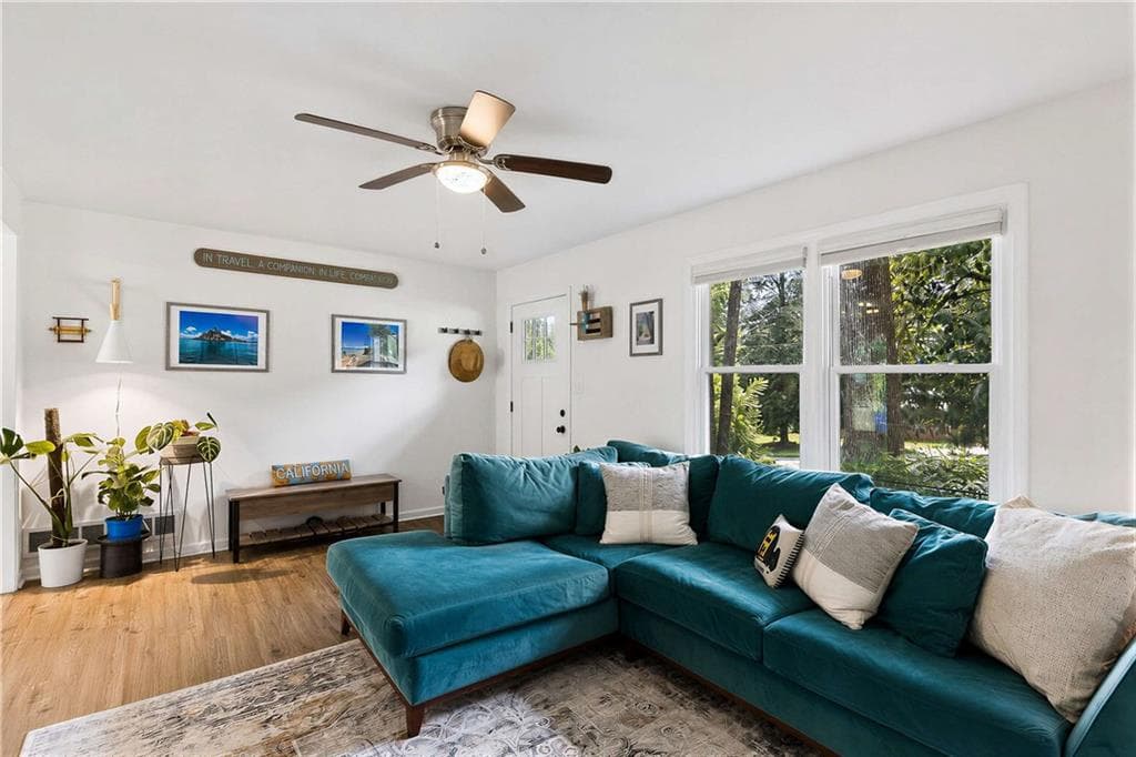 3 bedroom, 2 bathroom, 1,721 sq ft single family residence for sale at 412 Derbyshire Drive, Stone Mountain, GA 30088 — photo 4
