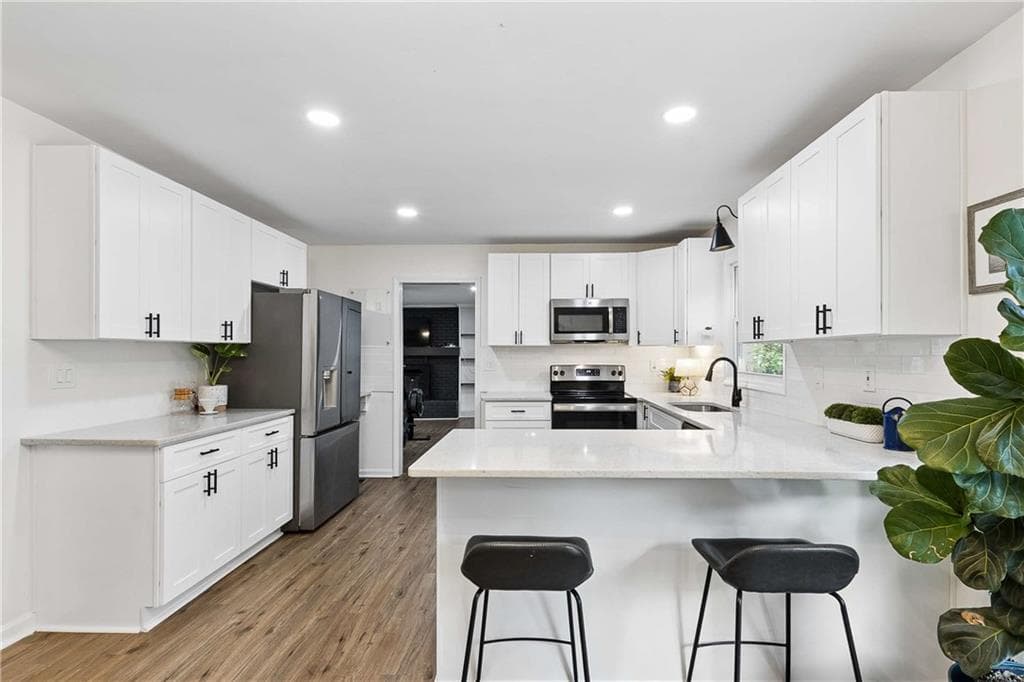 3 bedroom, 2 bathroom, 1,721 sq ft single family residence for sale at 412 Derbyshire Drive, Stone Mountain, GA 30088 — photo 7