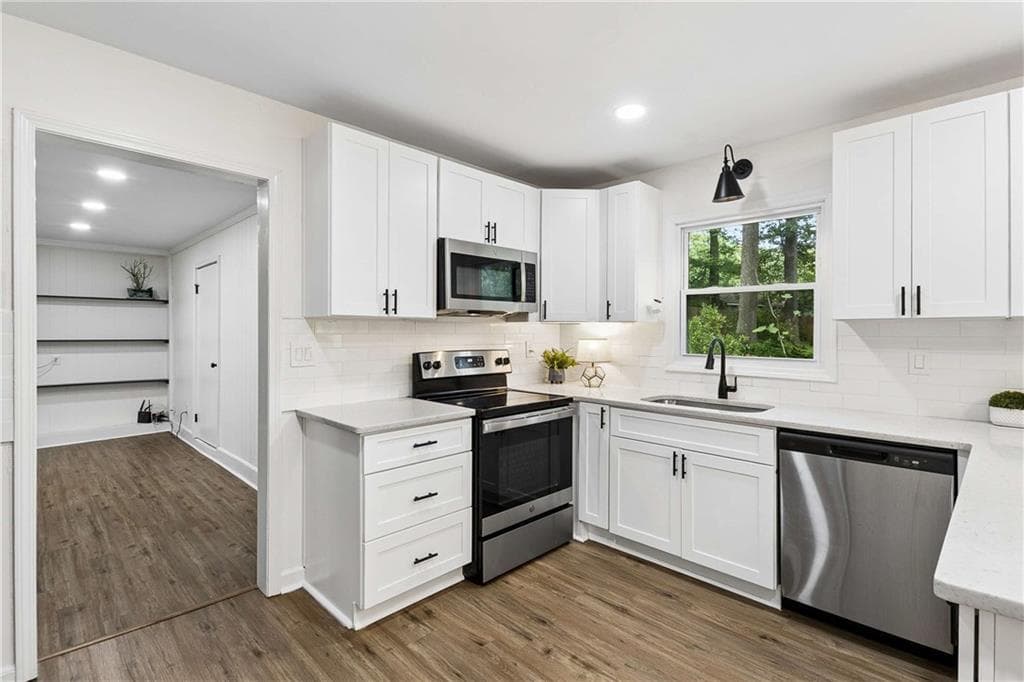 3 bedroom, 2 bathroom, 1,721 sq ft single family residence for sale at 412 Derbyshire Drive, Stone Mountain, GA 30088 — photo 8