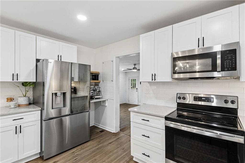 3 bedroom, 2 bathroom, 1,721 sq ft single family residence for sale at 412 Derbyshire Drive, Stone Mountain, GA 30088 — photo 9