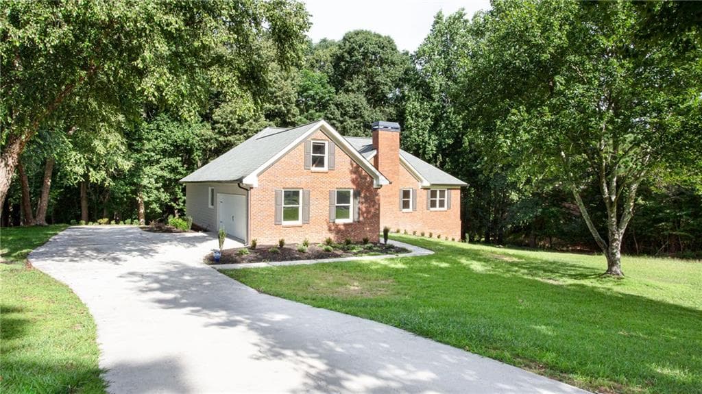 3 bedroom, 2 bathroom, 2,131 sq ft single family residence for sale at 1055 Windridge Drive, Loganville, GA 30052 — photo 2