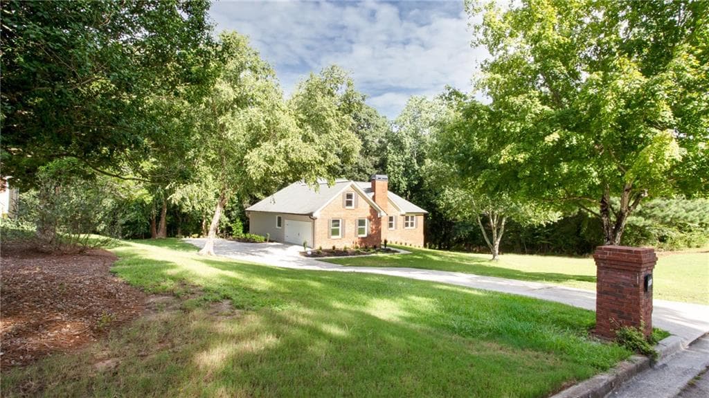 3 bedroom, 2 bathroom, 2,131 sq ft single family residence for sale at 1055 Windridge Drive, Loganville, GA 30052 — photo 4