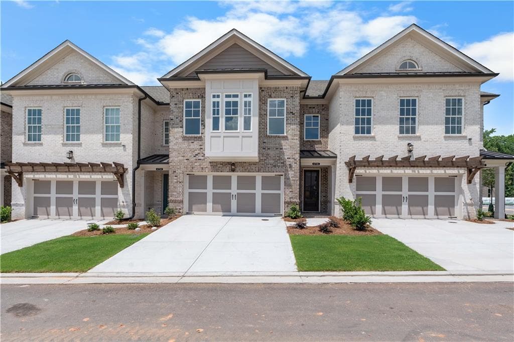 3 bedroom, 3 bathroom, 2,233 sq ft townhouse for sale at 4705 Coleridge Court 427, Peachtree Corners, GA 30092 — photo 2