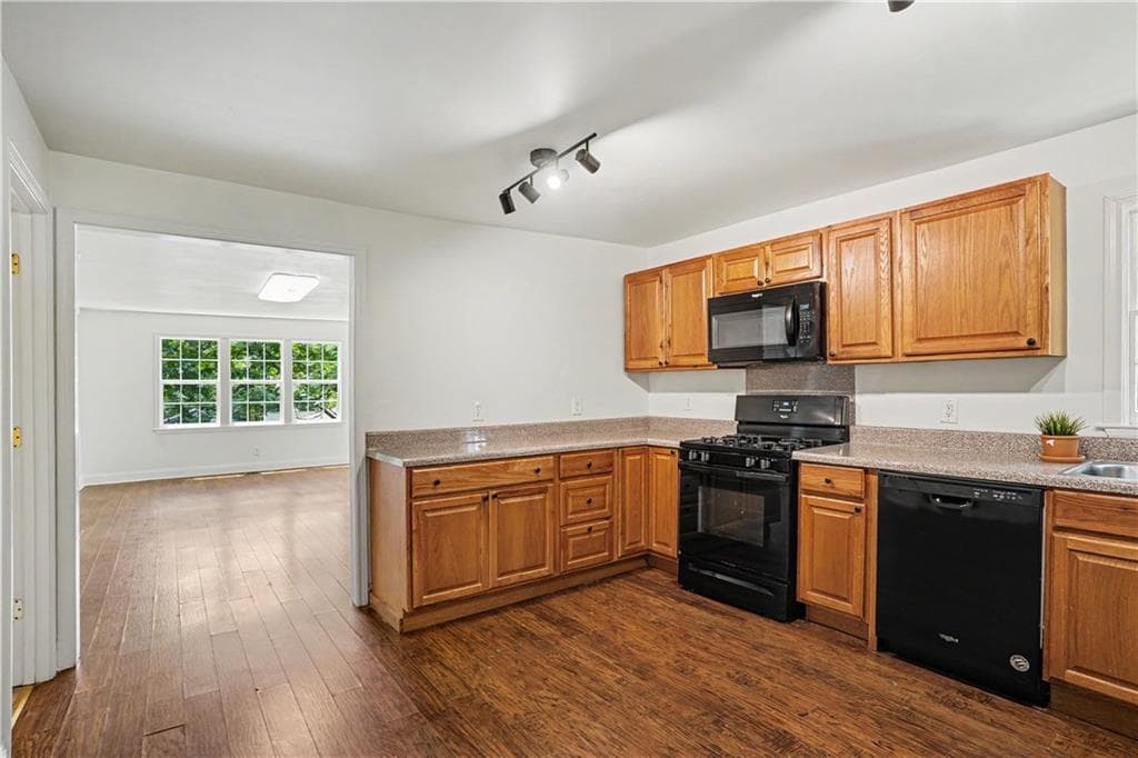 4 bedroom, 2 bathroom, 1,831 sq ft single family residence under contract at 2767 Joyce Avenue, Decatur, GA 30032 — photo 8