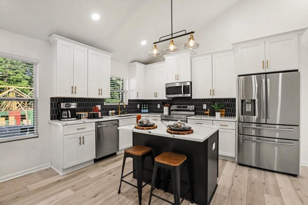 2 bedroom, 2 bathroom, 1,100 sq ft single family residence under contract at 1250 Byewood Lane, Atlanta, GA 30310 — photo 3