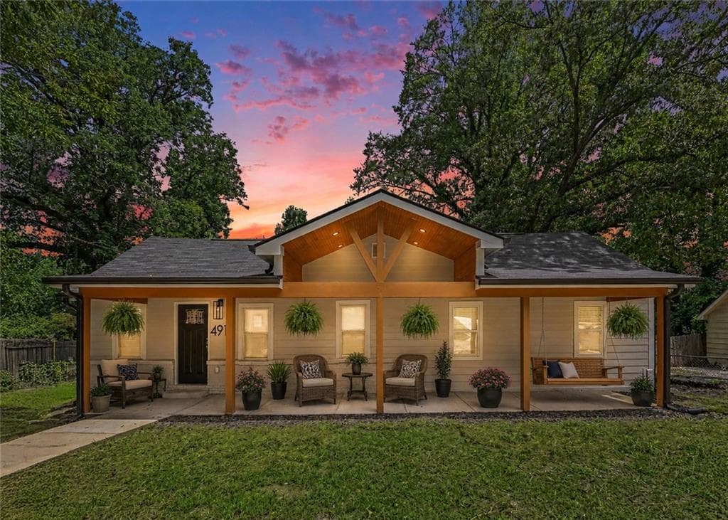 3 bedroom, 2 bathroom, 1,585 sq ft single family residence for sale at 4915 Campbellton Road, Atlanta, GA 30331 — photo 2