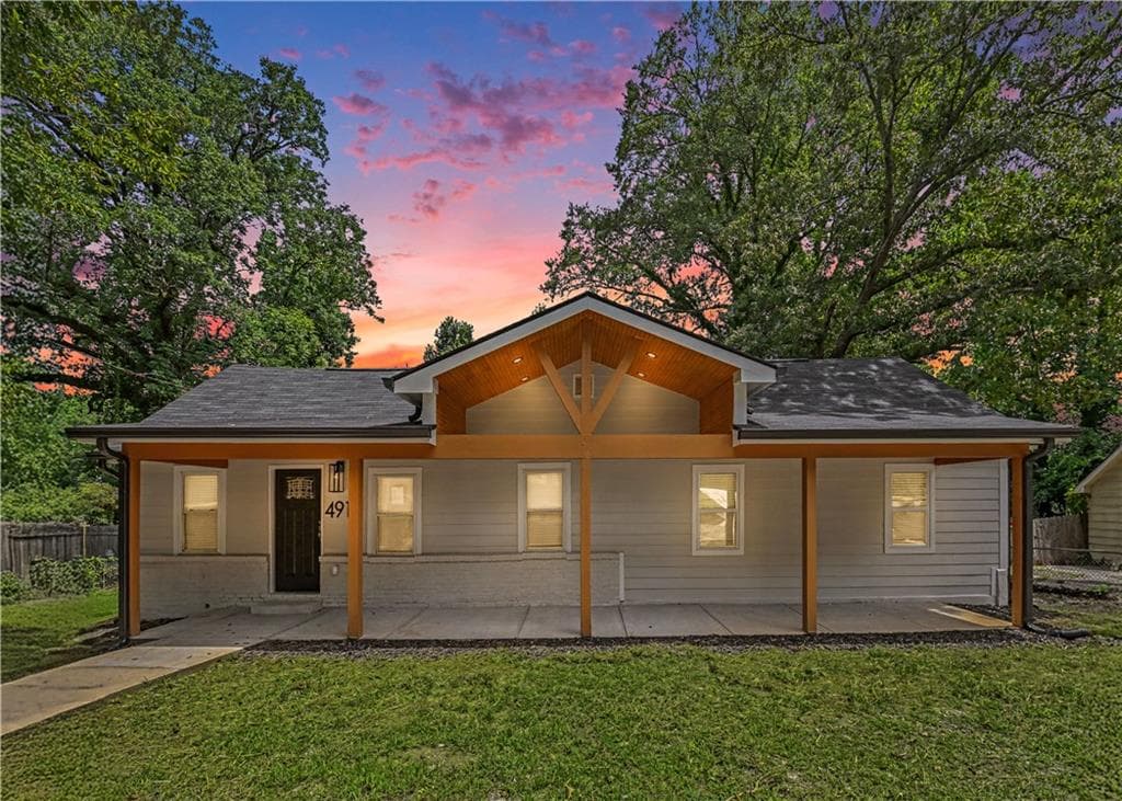 3 bedroom, 2 bathroom, 1,585 sq ft single family residence for sale at 4915 Campbellton Road, Atlanta, GA 30331 — photo 3