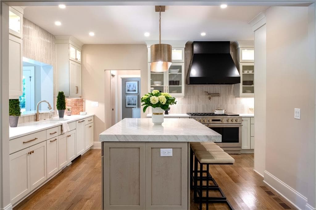5 bedroom, 7 bathroom, 5,084 sq ft single family residence under contract at 8965 River Run, Sandy Springs, GA 30350 — photo 9