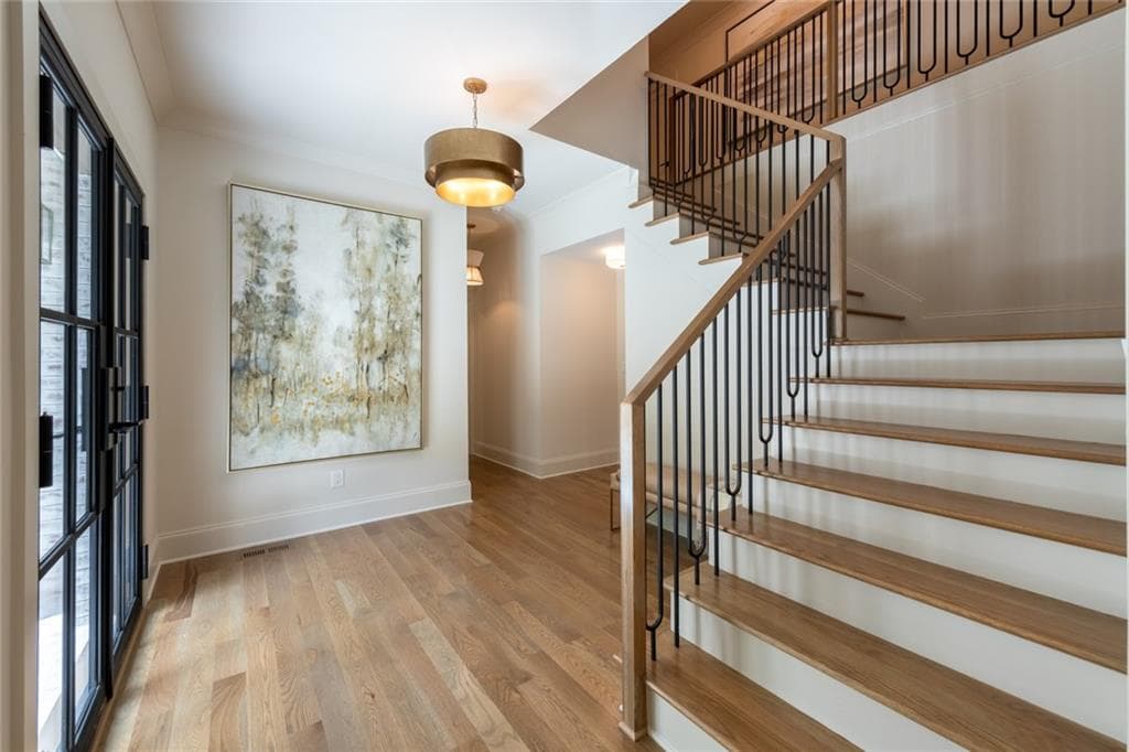 5 bedroom, 7 bathroom, 5,084 sq ft single family residence under contract at 8965 River Run, Sandy Springs, GA 30350 — photo 3