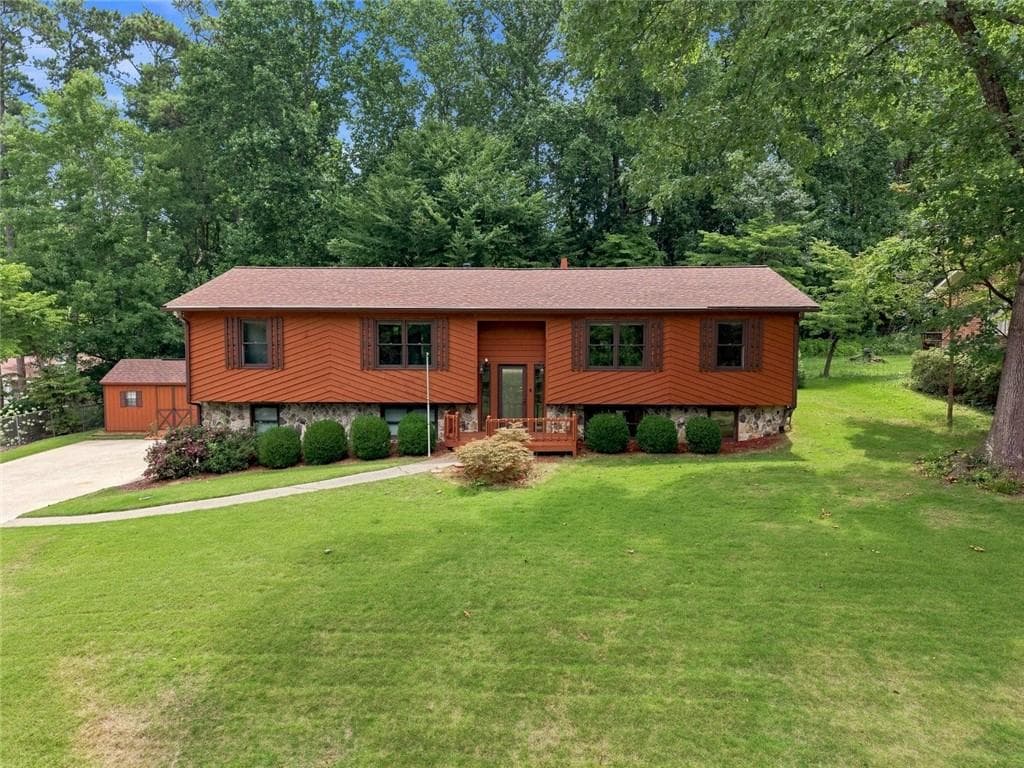 4 bedroom, 2 bathroom, 2,622 sq ft single family residence for sale at 2448 Annandale Drive, Marietta, GA 30066 — photo 2