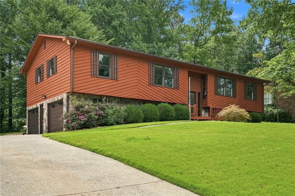 4 bedroom, 2 bathroom, 2,622 sq ft single family residence for sale at 2448 Annandale Drive, Marietta, GA 30066 — photo 3