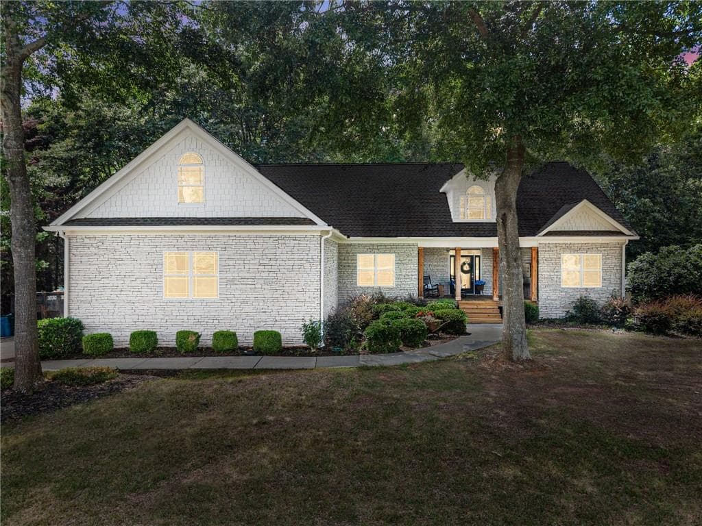 4 bedroom, 4 bathroom, 4,788 sq ft single family residence for sale at 860 Lakeview Drive, Commerce, GA 30529 — photo 2