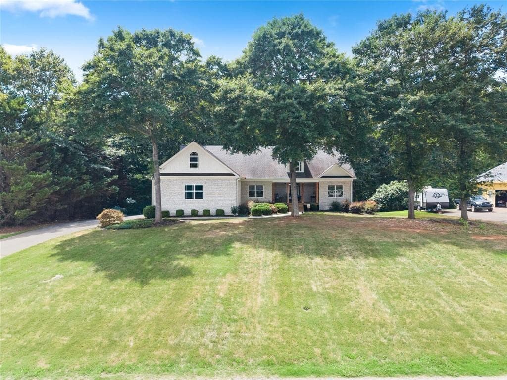 4 bedroom, 4 bathroom, 4,788 sq ft single family residence for sale at 860 Lakeview Drive, Commerce, GA 30529 — photo 4