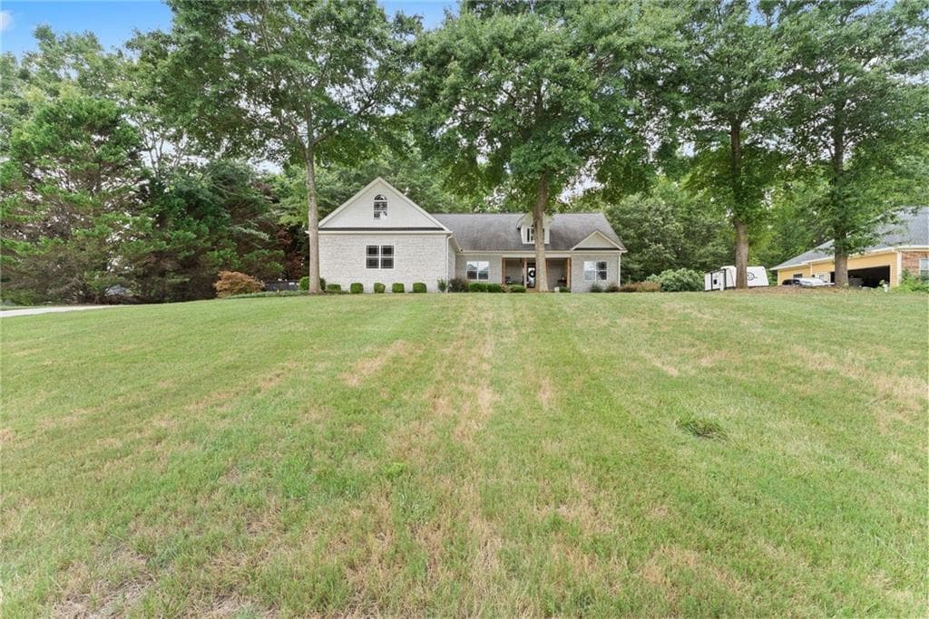 4 bedroom, 4 bathroom, 4,788 sq ft single family residence for sale at 860 Lakeview Drive, Commerce, GA 30529 — photo 5