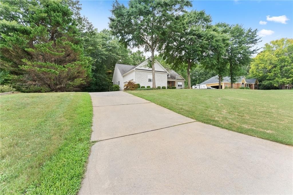 4 bedroom, 4 bathroom, 4,788 sq ft single family residence for sale at 860 Lakeview Drive, Commerce, GA 30529 — photo 7