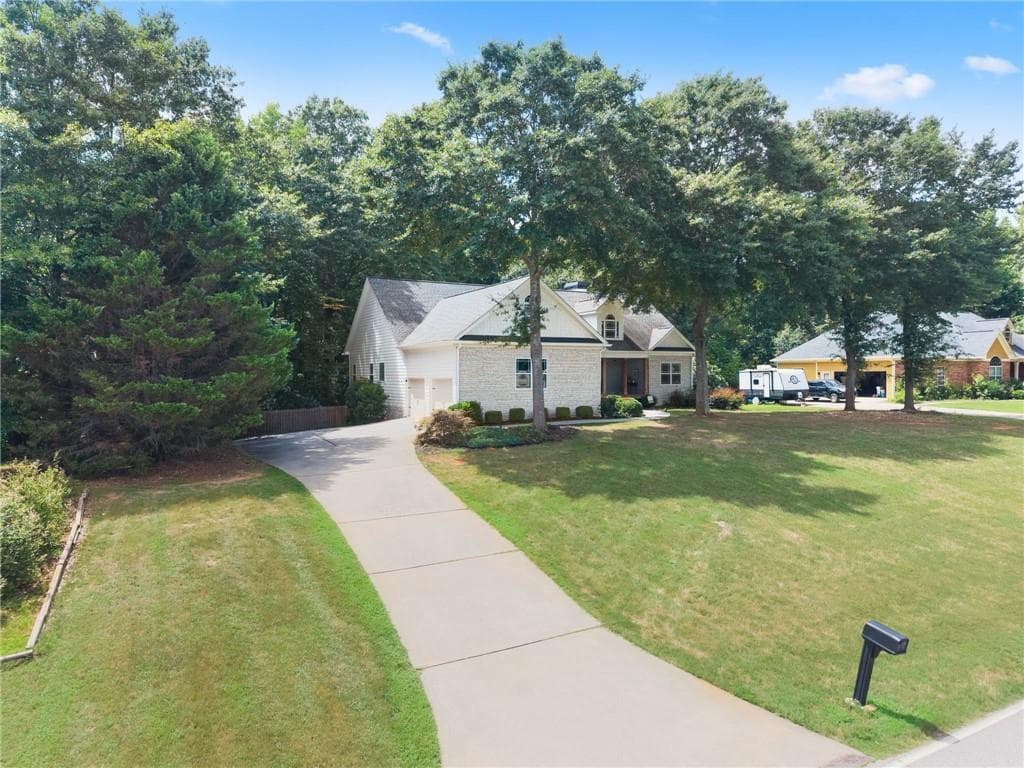 4 bedroom, 4 bathroom, 4,788 sq ft single family residence for sale at 860 Lakeview Drive, Commerce, GA 30529 — photo 8